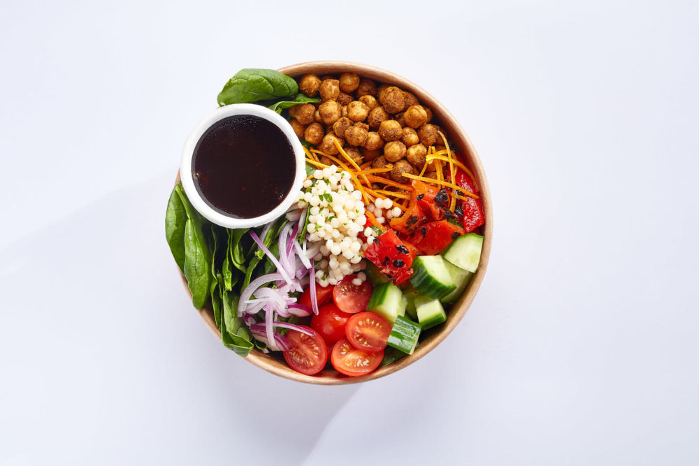 Spicy chickpea bowl salad
