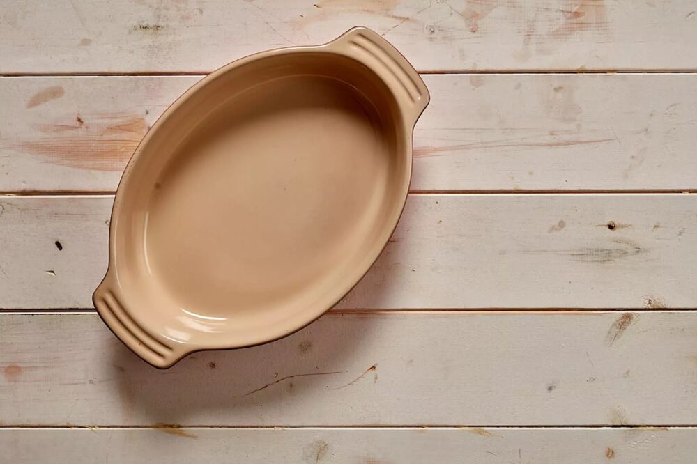 BO14-24cm Le Cruset oval Red Base - $15.00 daily hire