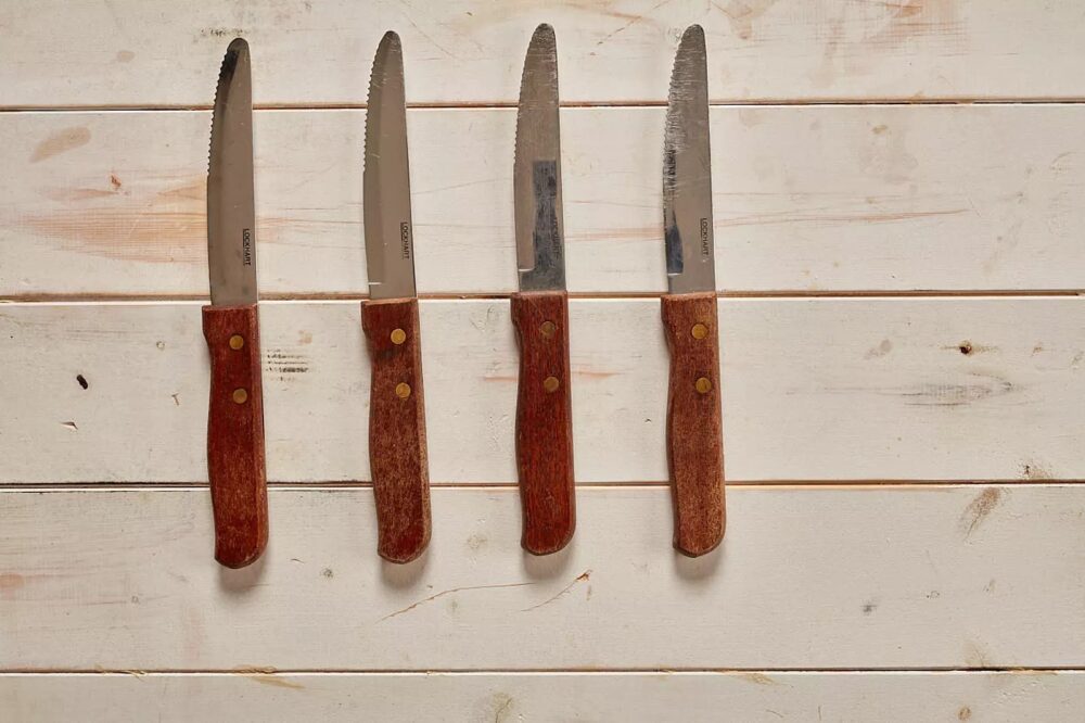 M15-Steak knives x 4 - $3.00 daily hire