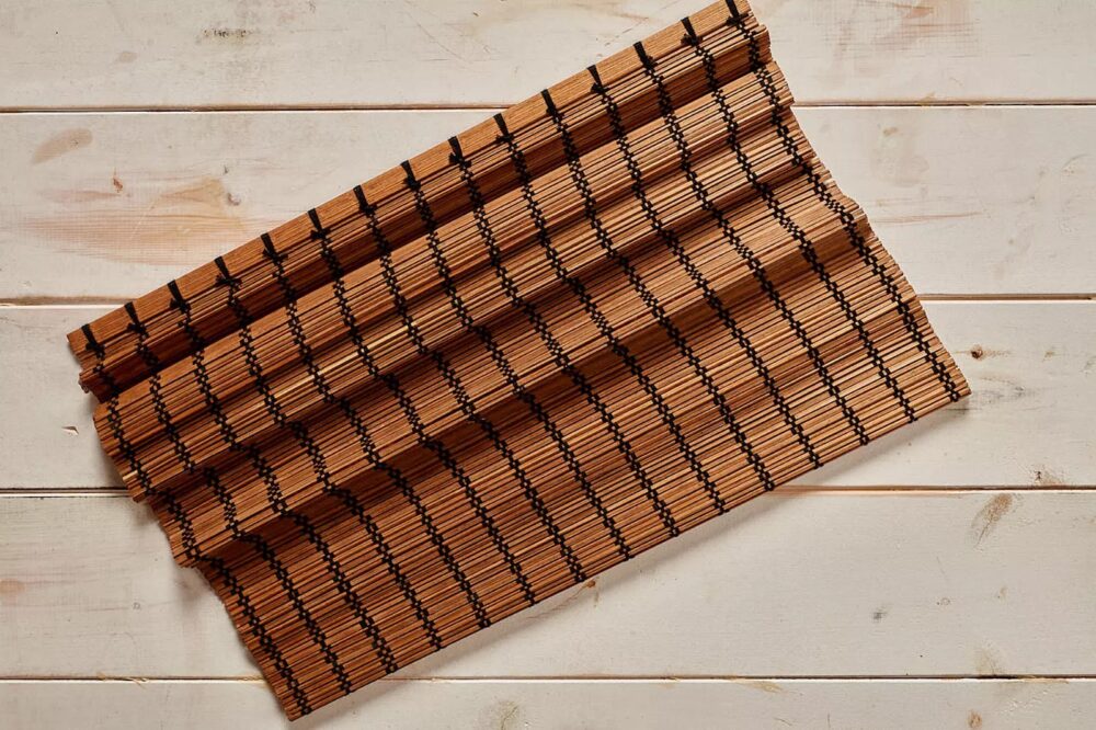 N12-45 x 35cm Oriental table mat x 4 - $3.50 daily hire