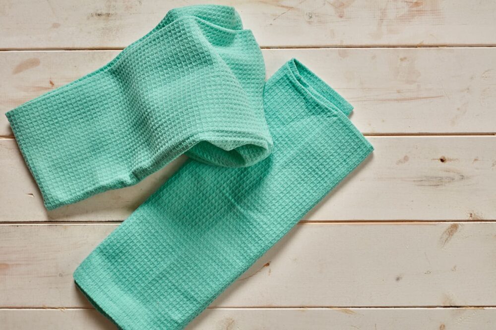 N14-Green Linen tea towels x 2 - $3.50 daily hire